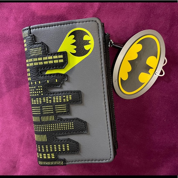 LOUNGEFLY DC COMICS BATMAN 80TH ANNIVERSARY WALLET - Picture 5 of 7